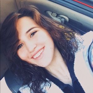 Meet your Posher, Adrienne